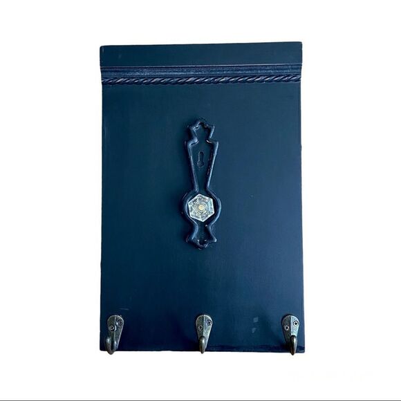 Rustic Antique Inspired Wall Art Key Hook - Picture 2 of 7